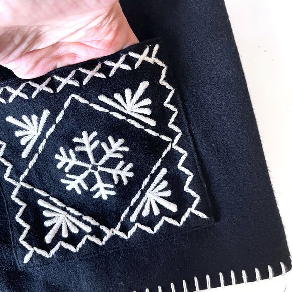 TALBOTS VTG Florals Snowflake Embroidered Wool Vest in Black White Size PS - Picture 10 of 13